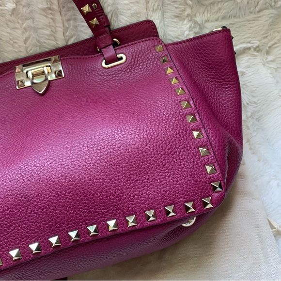 VALENTINO GARAVANI Rockstud Small GRAINY CALF SKIN Tote in MAGENTA - Picture 14 of 16
